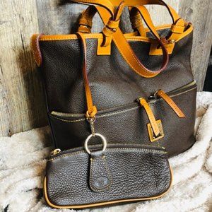 SOLD!! 🔥 Rare Vintage Dooney & Bourke Leather Tote 🔥